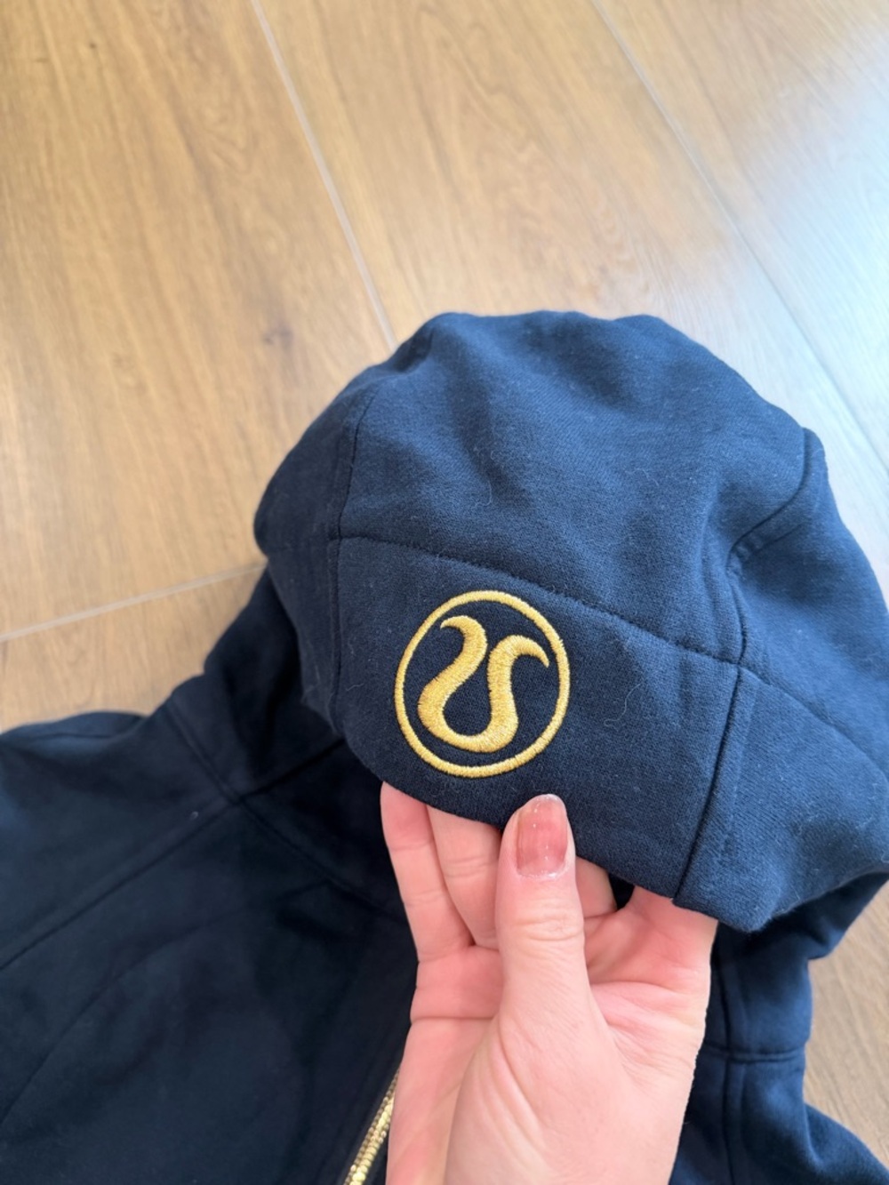New Lululemon Scuba Full-Zip Hoodie with gold zipper without tag - Picture 9 of 13